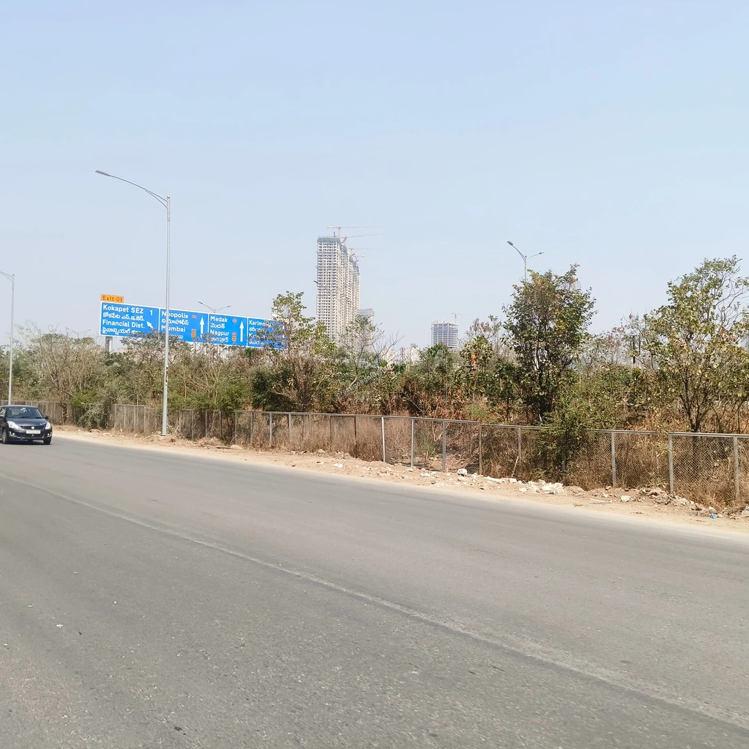 Highway Directional Signage Highway Directional Signage Guiding to Prestige Golden Grove Zone