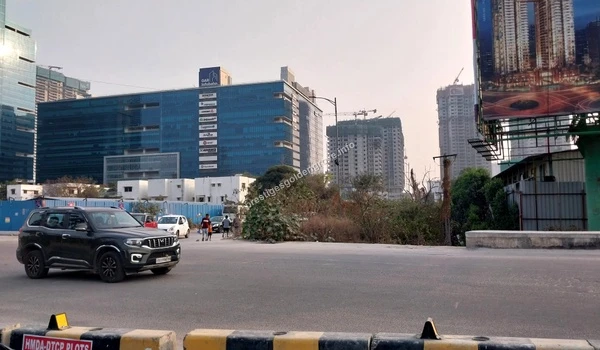 ISB Road Connectivity The bustling ISB Road in Nanakramguda featuring major IT landmarks like GAR Infobahn located in the vicinity of Prestige Golden Grove
