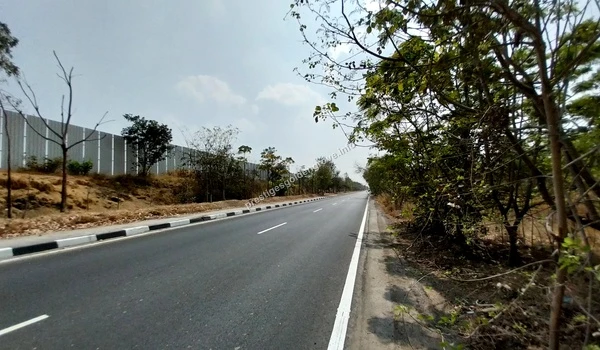 Patancheruvu Road Stretch Scenic view of the well-maintained Patancheruvu road stretch, highlighting the lush green surroundings and peaceful approach to Prestige Golden Grove
